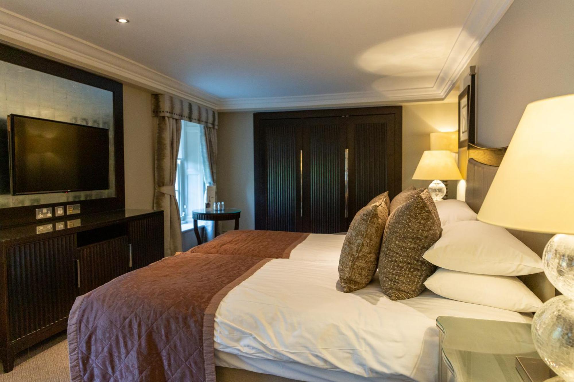 Hotel Wood Hall & 4*