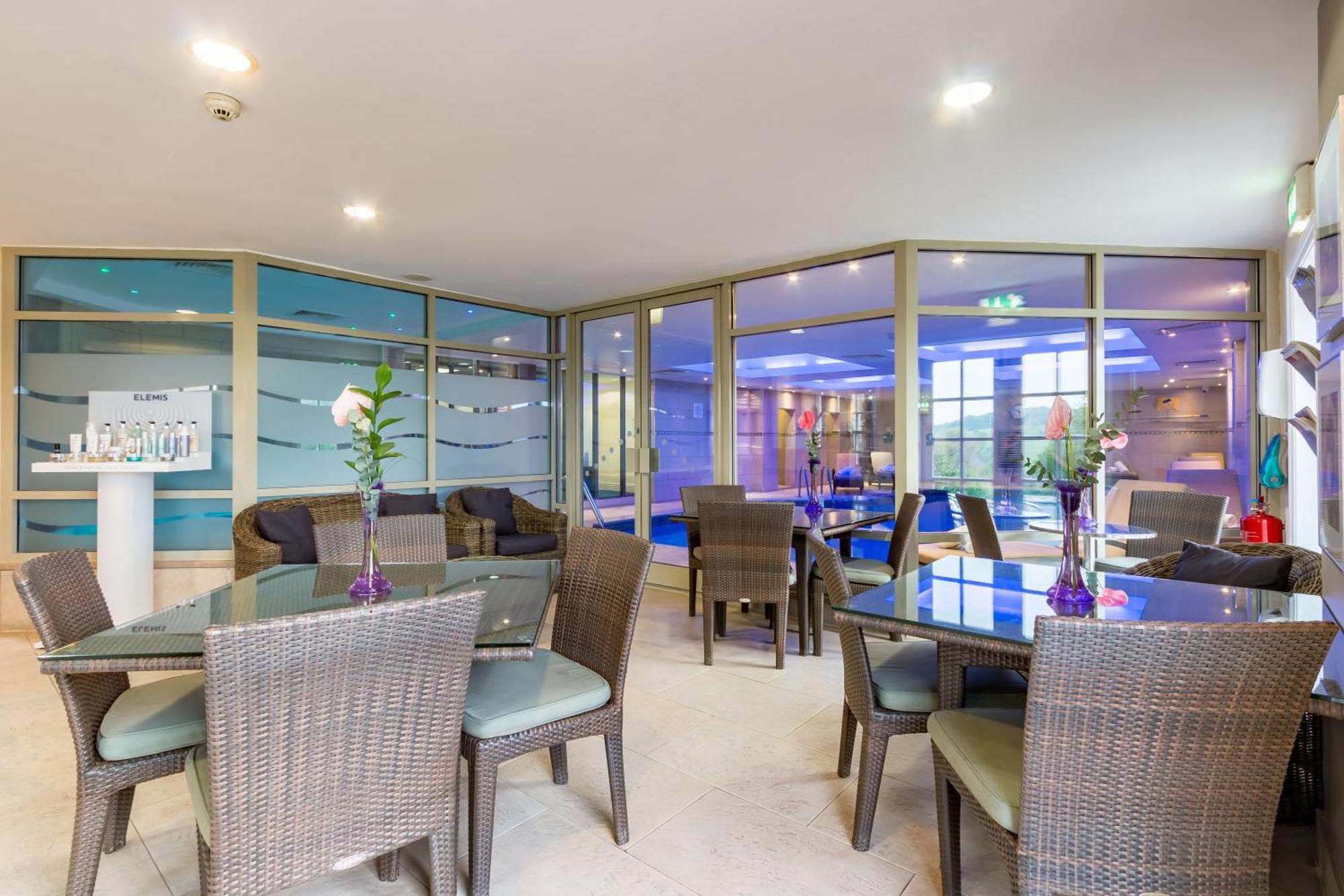 Wood Hall & Hotel 4*