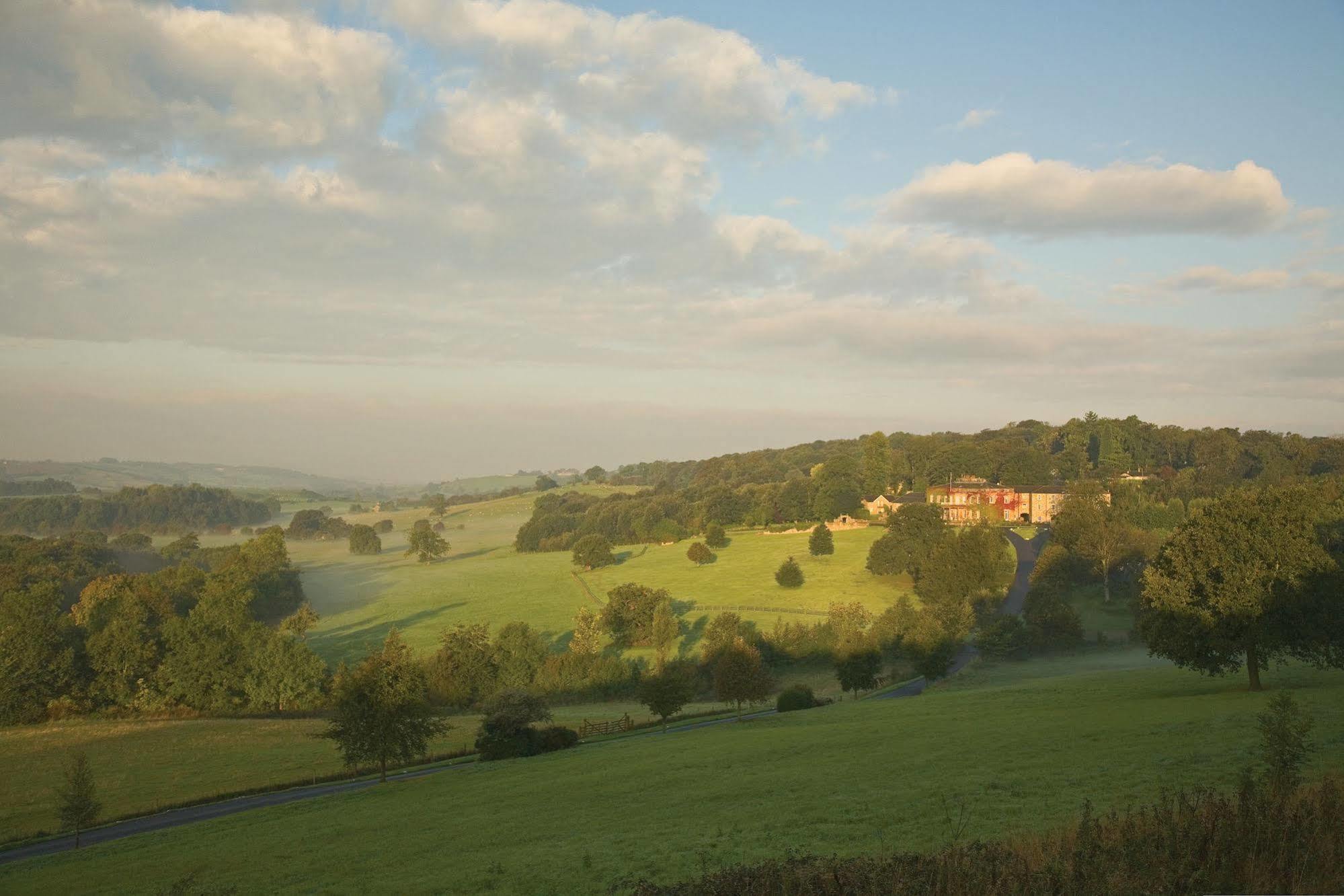 Hotel Wood Hall & 4*