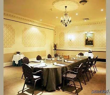 Wood Hall Hotel & Spa 