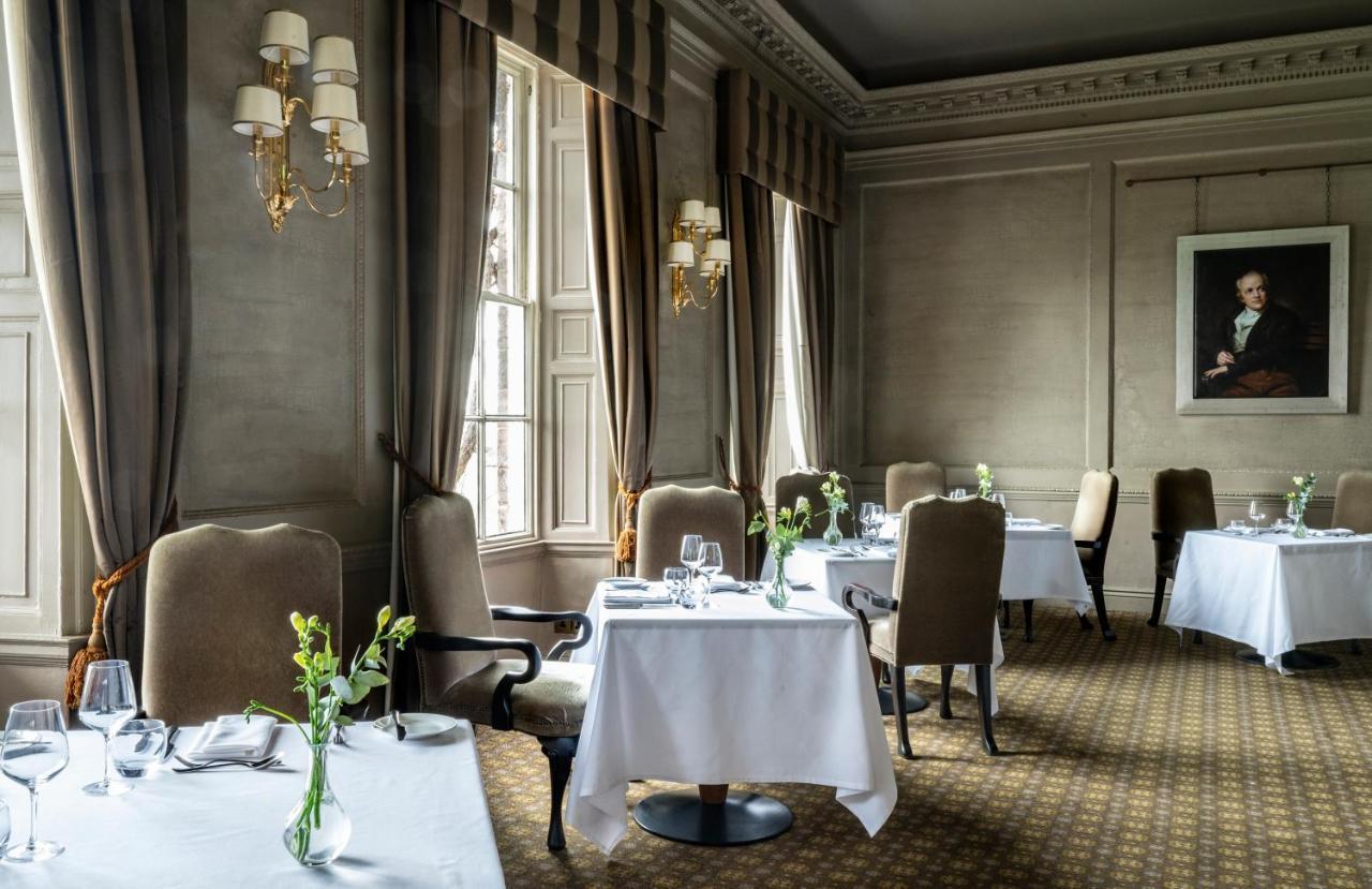 Hotel Wood Hall & 4*
