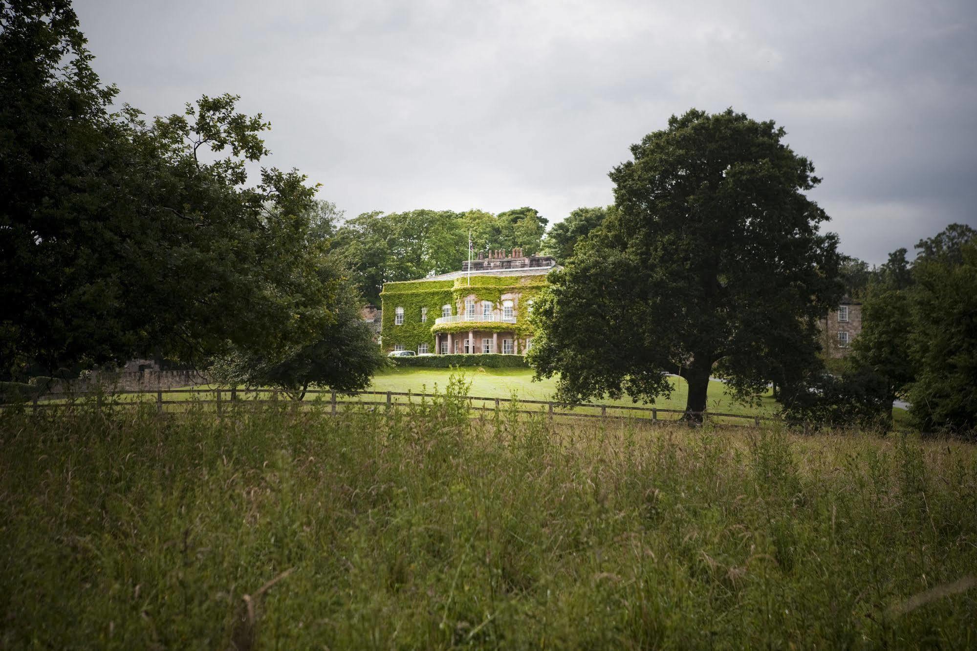 Wood Hall & Hotel 4*